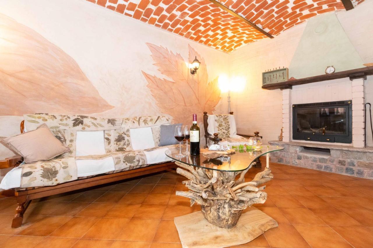 Casa Delle Foglie Sussurranti Villa Asti Bagian luar foto