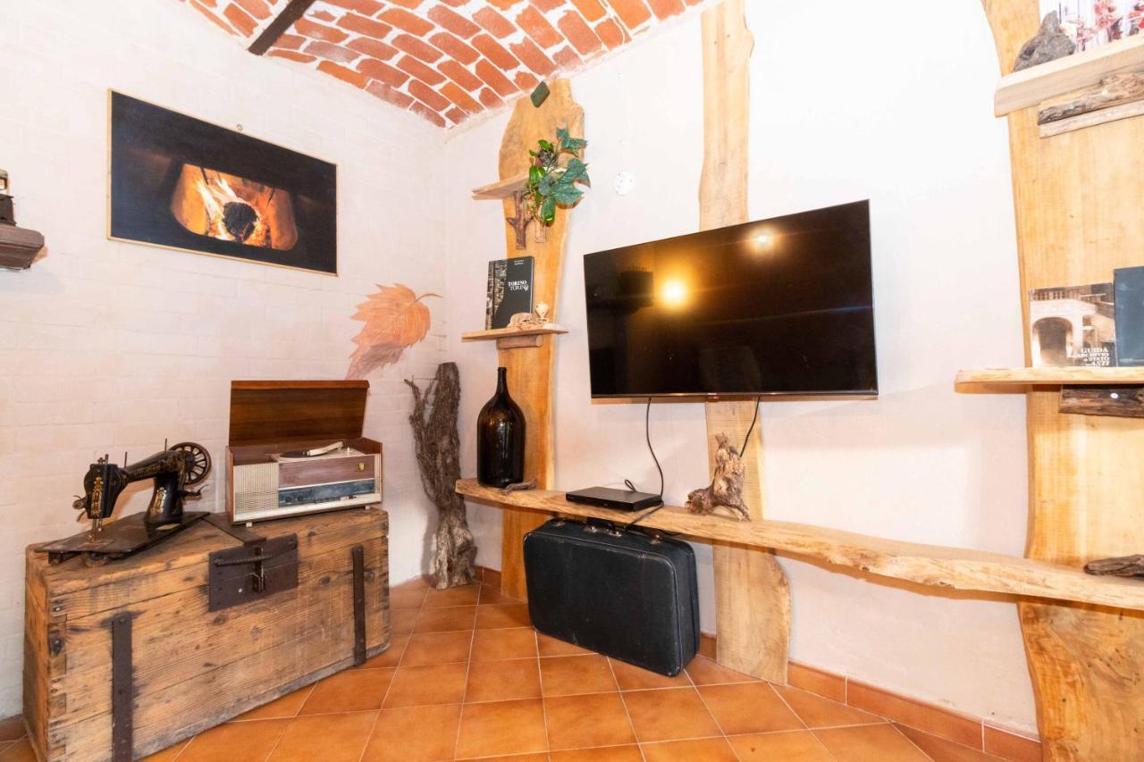 Casa Delle Foglie Sussurranti Villa Asti Bagian luar foto