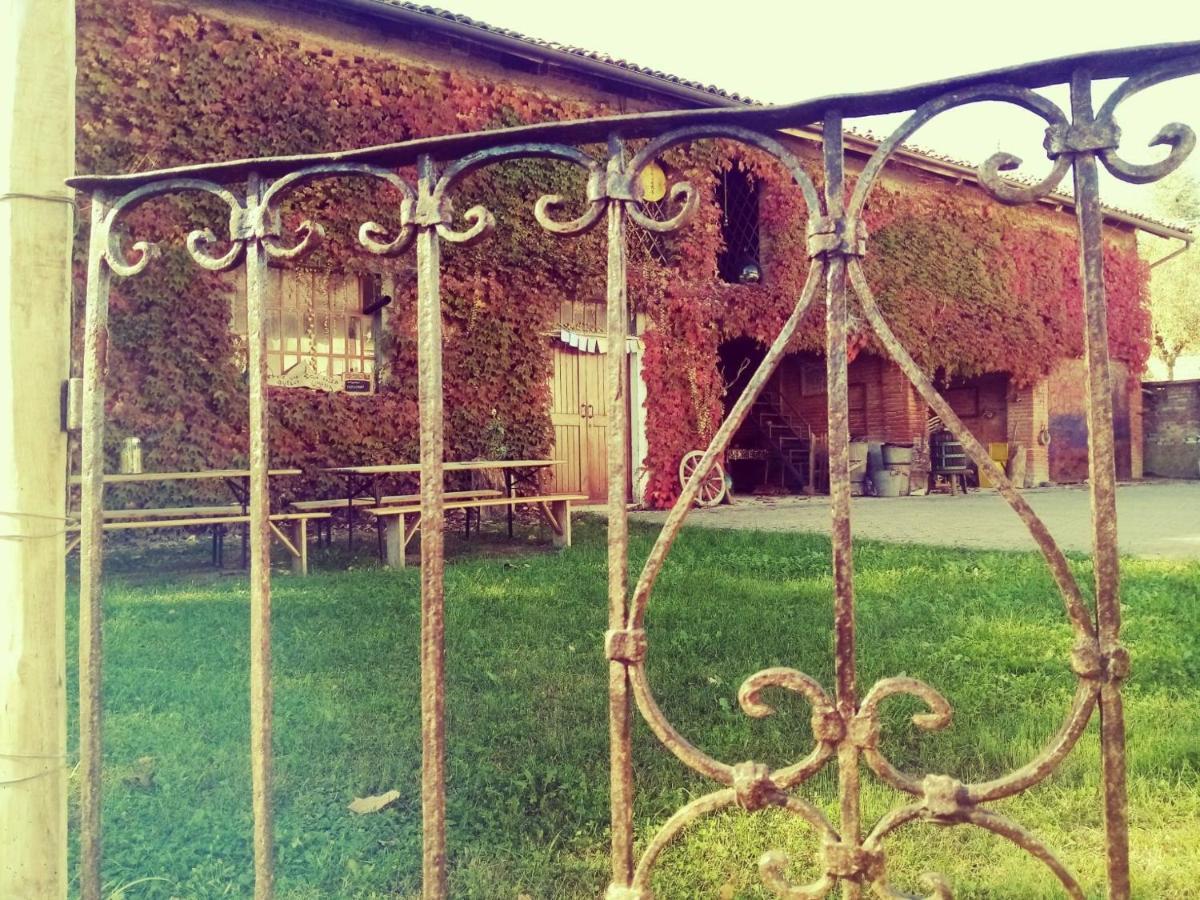 Casa Delle Foglie Sussurranti Villa Asti Bagian luar foto